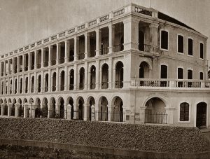 tòa nhà Cục Hải quan đã được xây lại lần thứ hai từ căn nhà gạch ba tầng của thương nhân giàu có Vương Thái